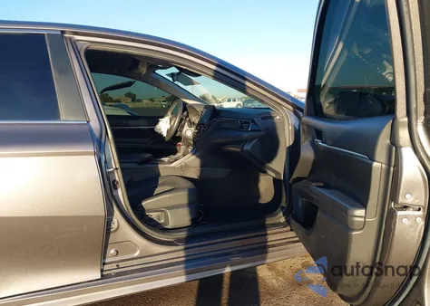 2023 Toyota Camry Se z USA, uszkodzony, nr VIN 4T1G11AK5PU771053